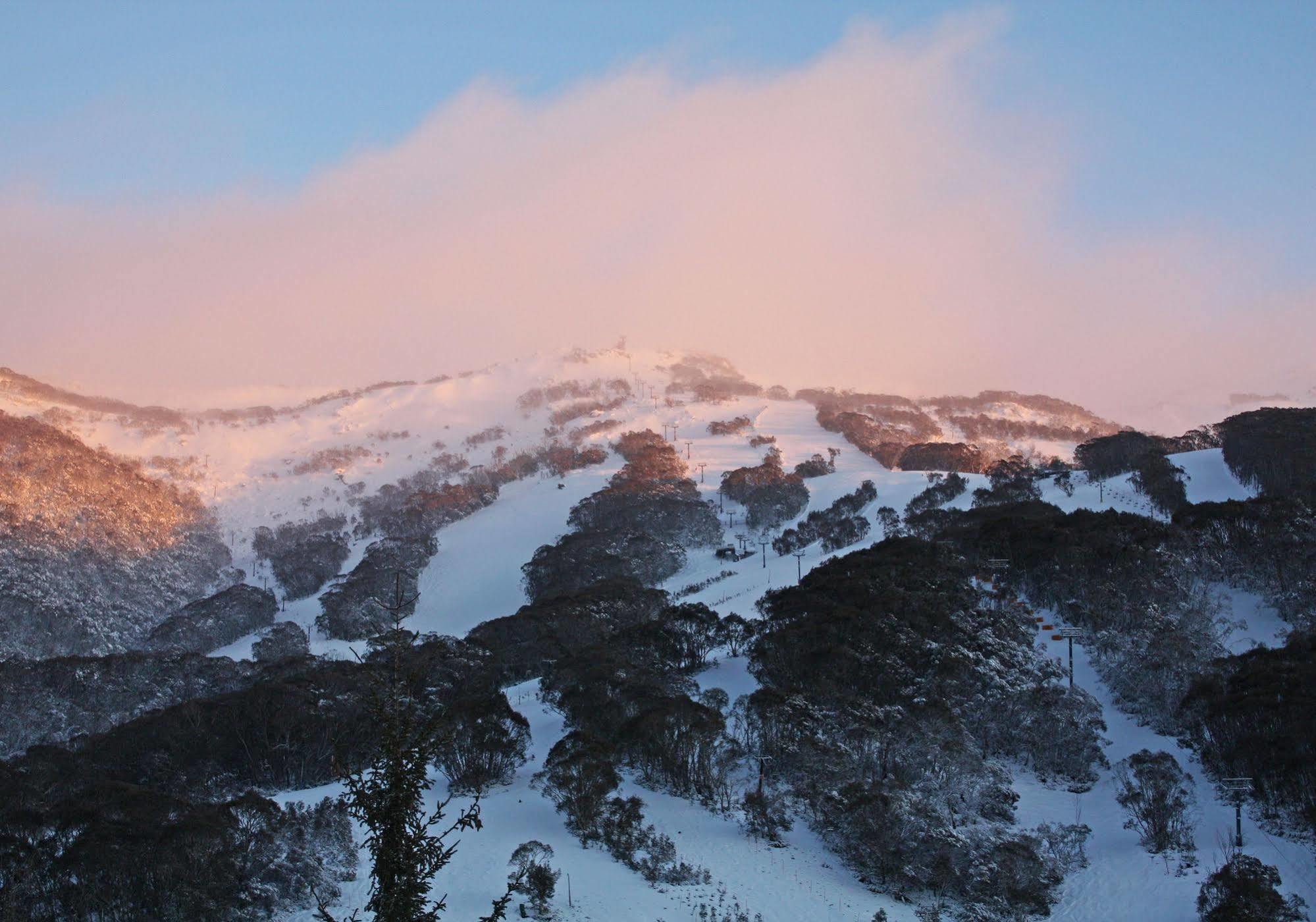 Yha Thredbo Hostel Екстериор снимка